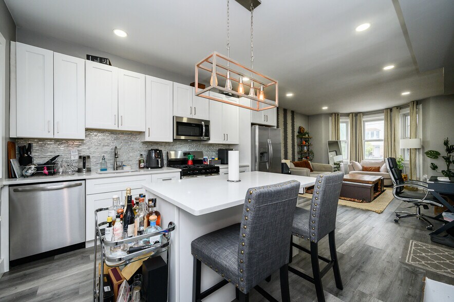 Building Photo - 569 Liberty Ave