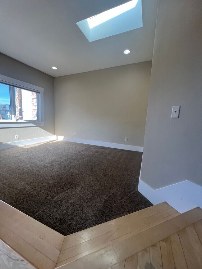 Building Photo - One Bedroom, One bath Apartment in Downtown Ashland | Available Now