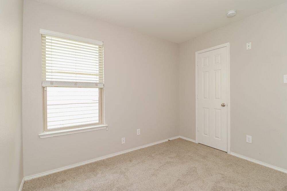 Building Photo - 2233 Sims Dr