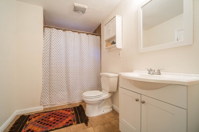 Building Photo - 1809 W 37th Pl