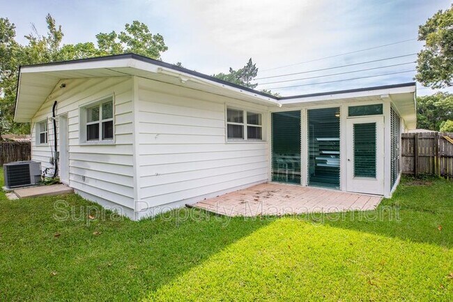 Building Photo - 3805 Anvers Blvd