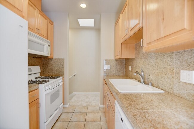 Building Photo - 1939 Felspar St