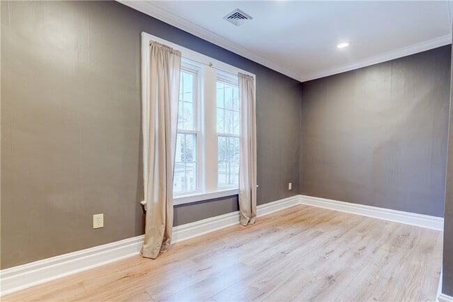 Building Photo - 450 S Main St