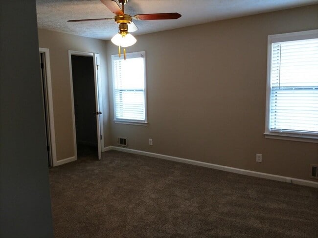 Building Photo - 4907 Bentwood Dr