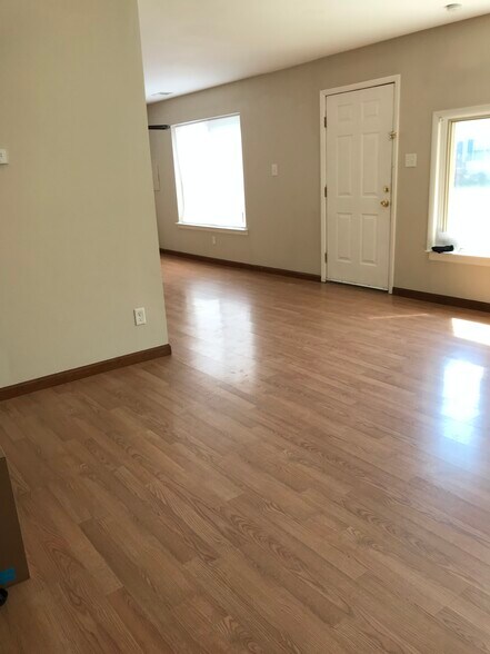 Building Photo - 907 Cobble Creek Curv