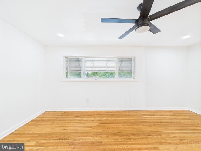 Building Photo - 2033 Valleyview Dr