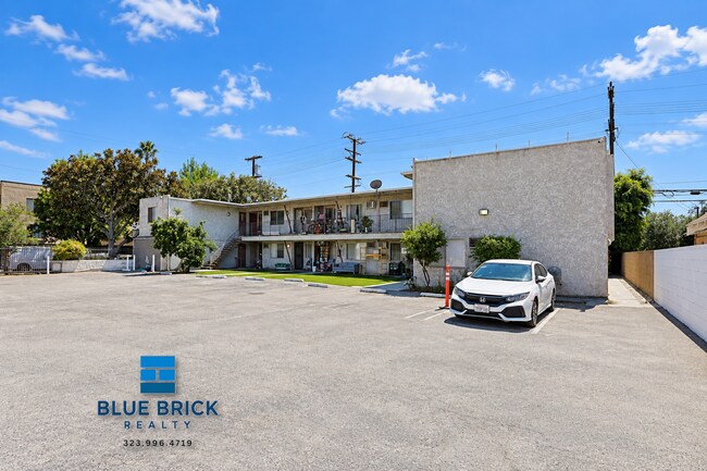 Building Photo - 14235 Vanowen St