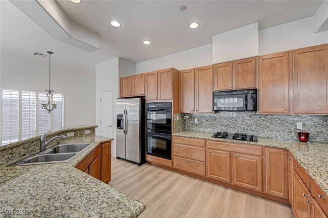 Building Photo - 8031 Pavarotti Ave