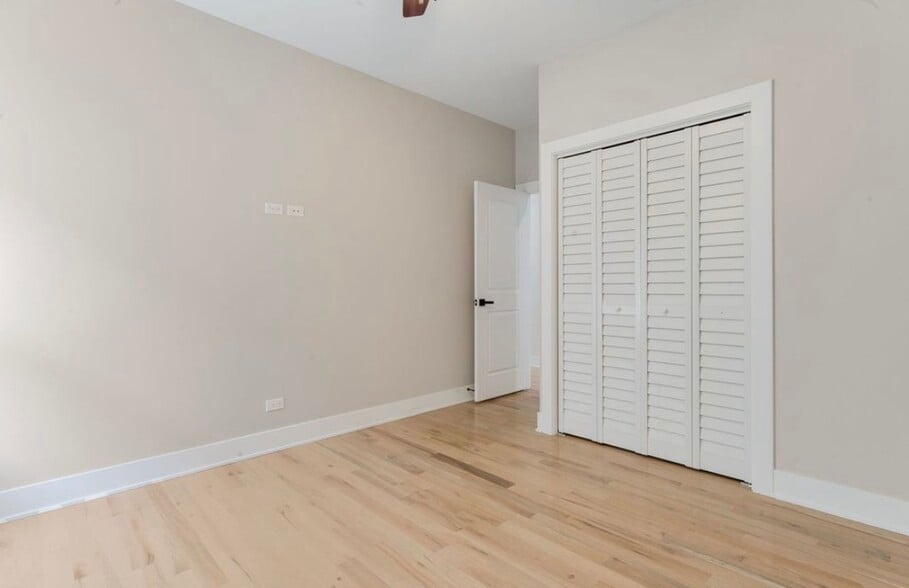 Building Photo - 6404 S Vernon Ave