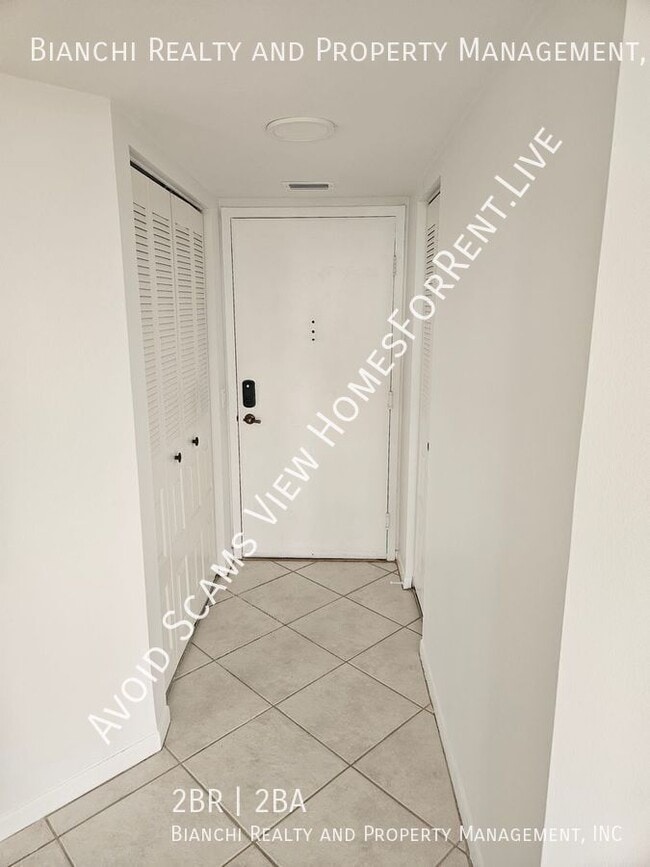 Building Photo - 6365 Bahia Del Mar Blvd S