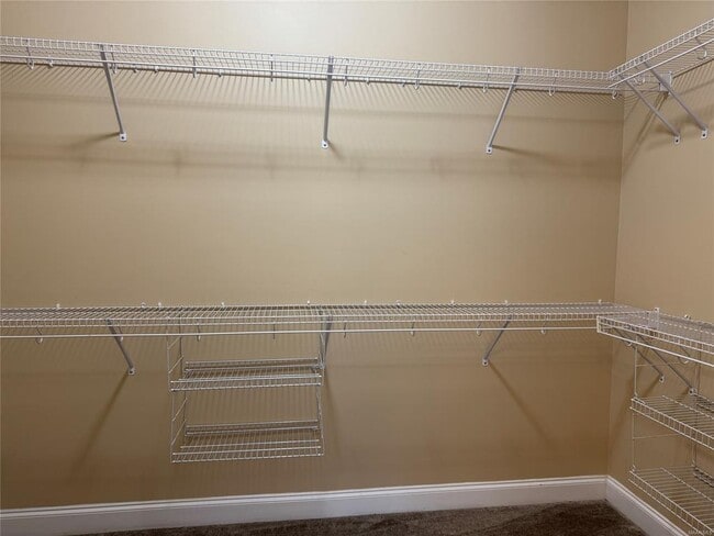 Building Photo - 436 Sydney Dr N