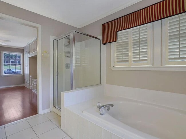 Building Photo - 6963 Whispering Oaks Ct