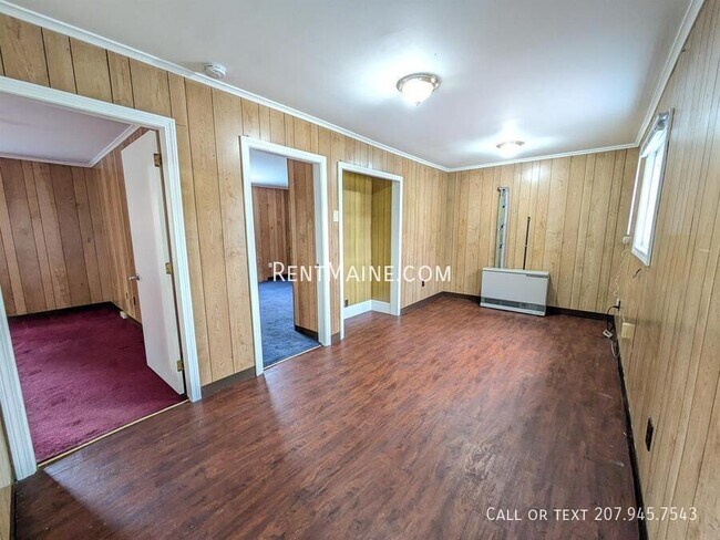 Building Photo - 575 Main St