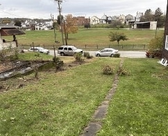 Large yard across from a nice park - 505 1/2 Jackson Ave