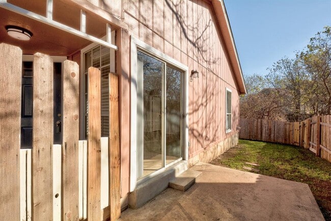 Building Photo - 12207 Alderbrook Dr