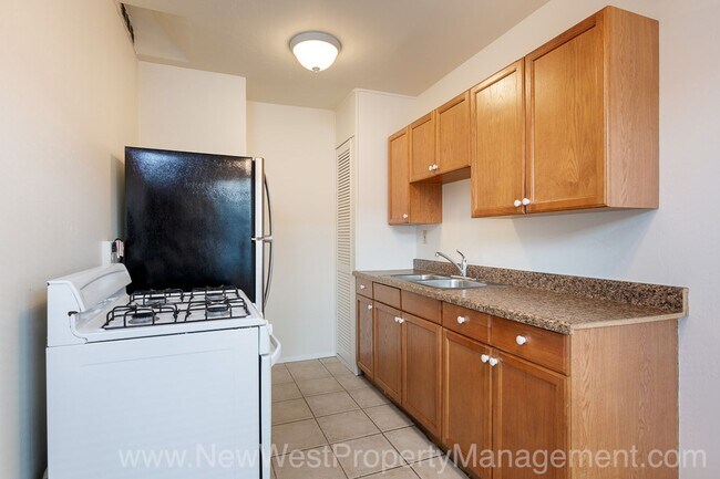 Building Photo - 553 22nd St