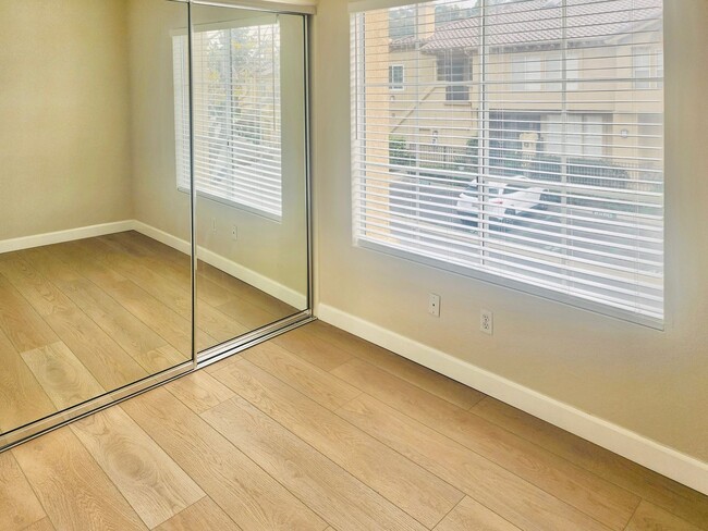 Building Photo - 105 Night Heron Ln