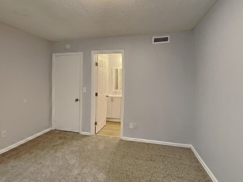 Building Photo - 3125 Colonial Way