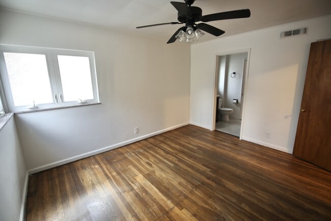 Building Photo - 3191 E Broad St