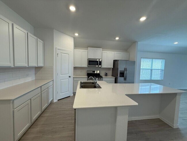 Building Photo - 125 Sormonne Lp