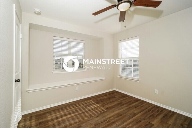 Building Photo - 3 Bedroom Pet-Friendly Home in Hutto, TX with Main Street Renewal
