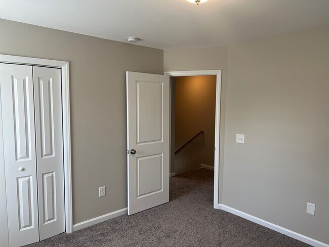 Building Photo - 507 E Mills Dr