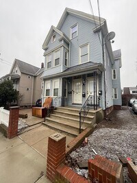 Building Photo - 98 Summer St