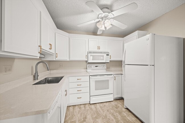 Building Photo - 7040 E Girard Ave