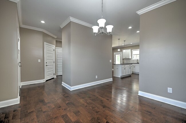 Building Photo - 4 Bedroom / 2.5 Bath Home  Kingsport, TN