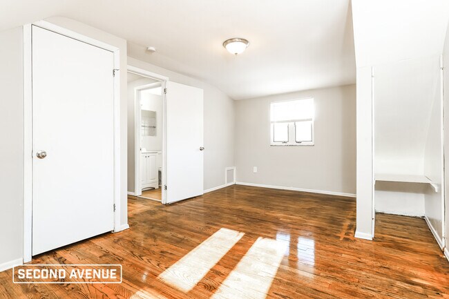 Building Photo - 136 College Park Dr