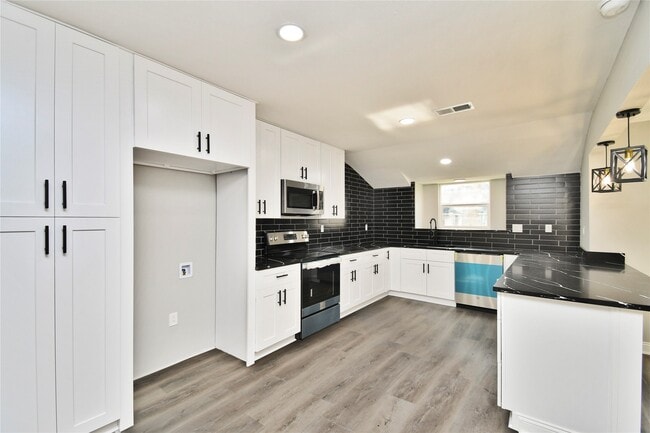 Building Photo - 2035 Round Spring Dr