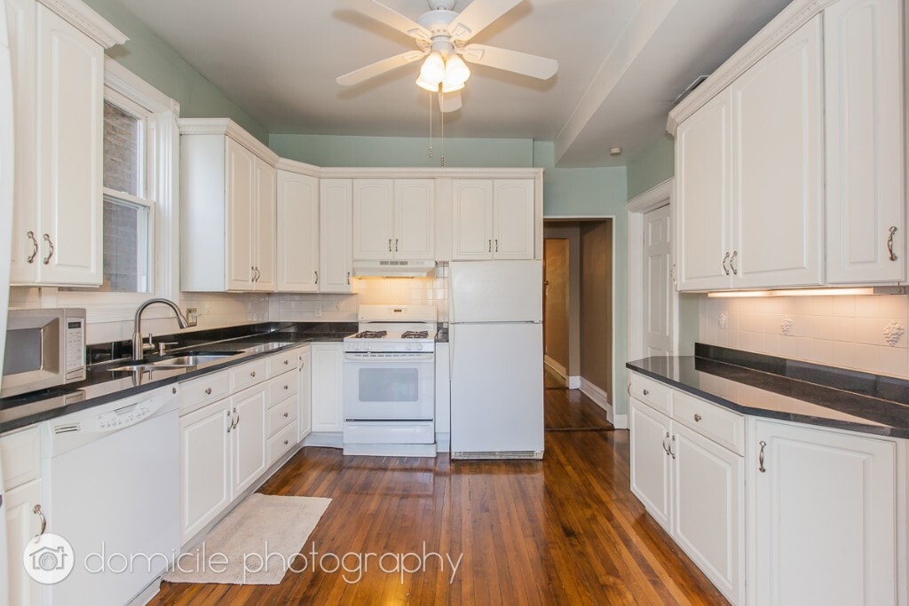 Building Photo - 828 W Buckingham Pl