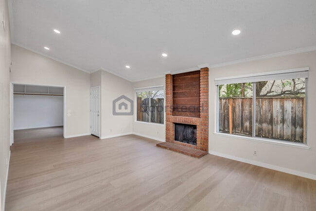 Building Photo - 4035 Egret Ct