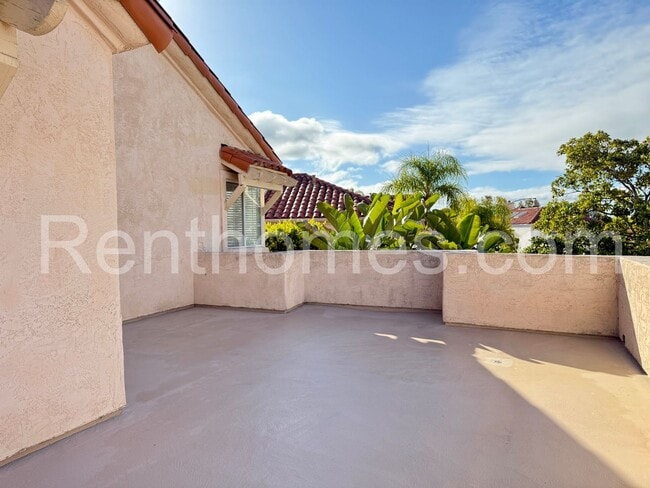 Building Photo - 11858 Caminito Corriente