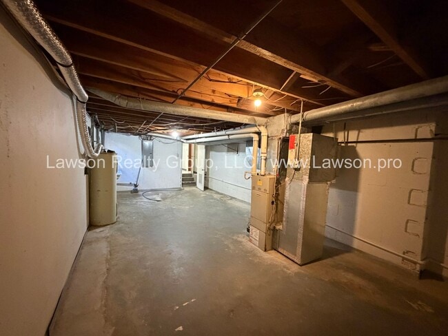 Building Photo - Beautiful Mid Century Modern Grandin Road Home