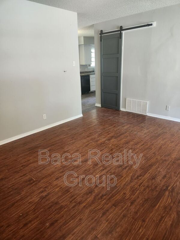 Building Photo - 500 Clearview Dr