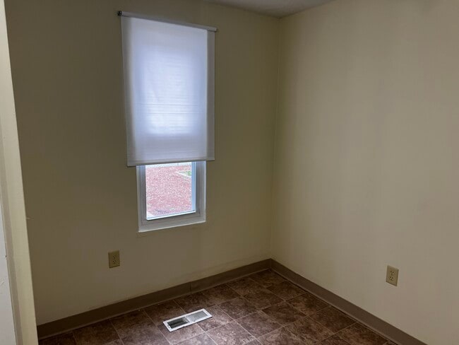 Building Photo - 4 Adams Cir