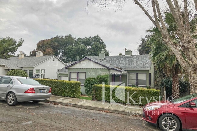 Building Photo - 8 Fairview Ave