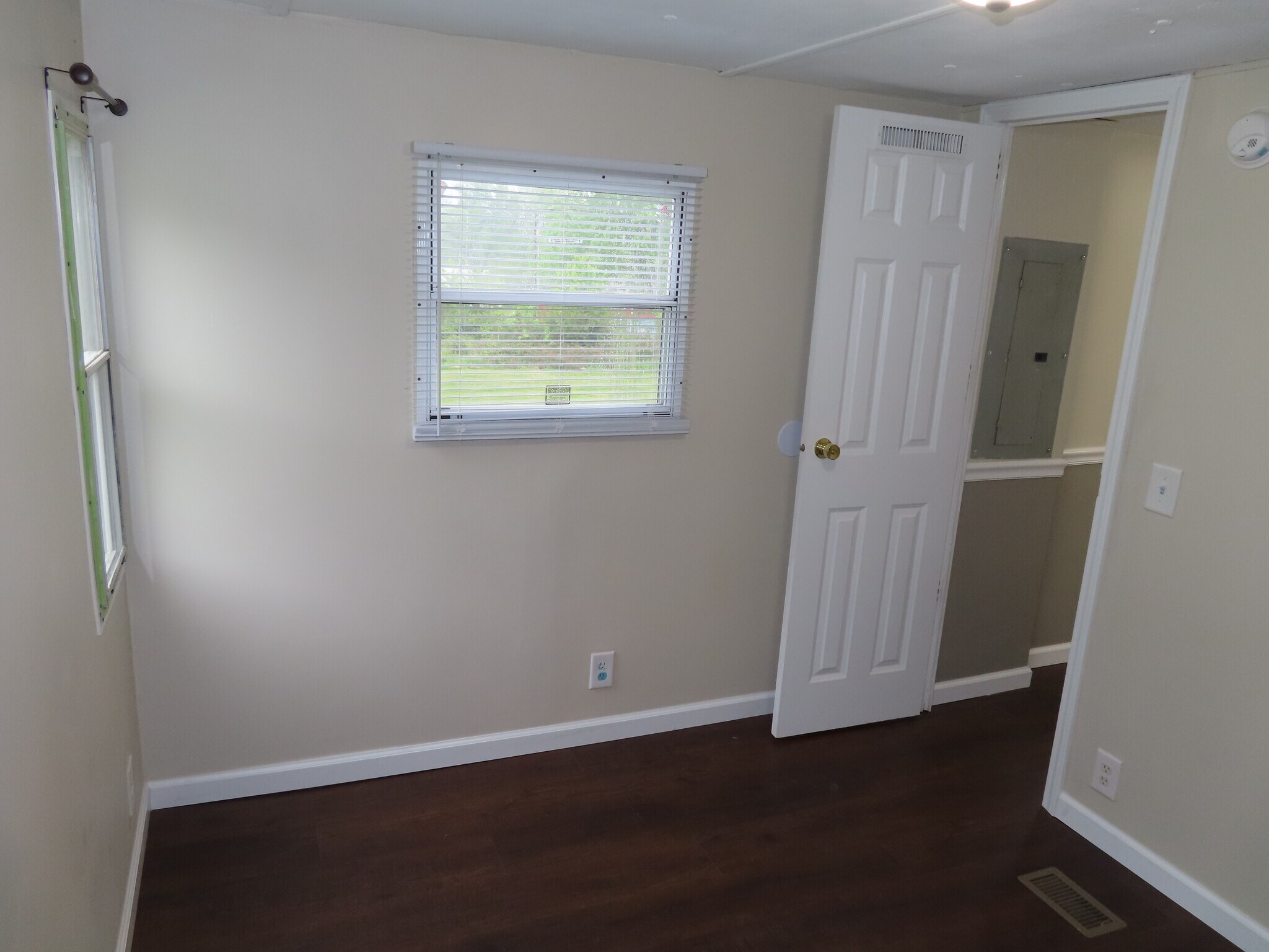 Building Photo - 8911 Pembroke Oak Grove Rd