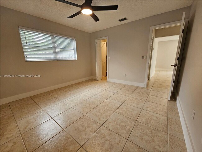 Building Photo - 2509 Hayes St