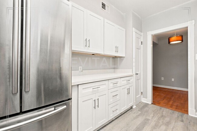 Building Photo - 214 Upham St