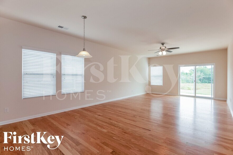 Building Photo - 126 Willow Valley Dr