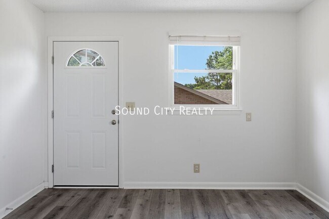 Building Photo - 923 Oak Vale Dr