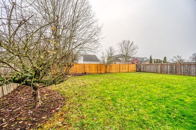 Building Photo - Rambler 3 Bedroom 2 Bath Fenced Yard - Orting