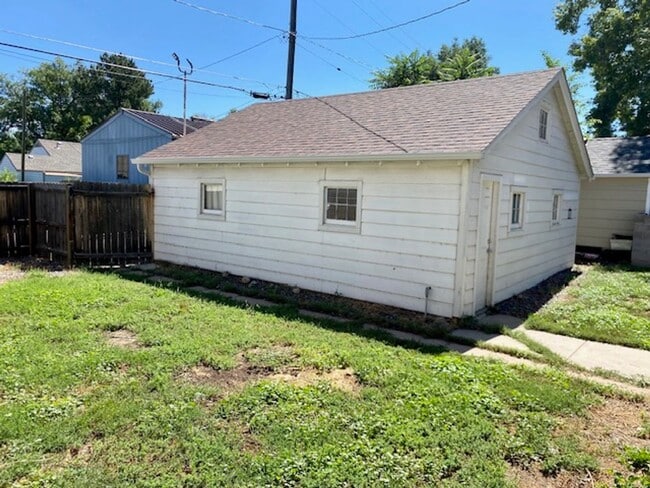 Building Photo - Mountain View Bungalow w/Garage and A/C