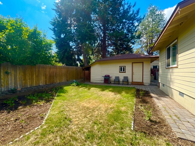 Building Photo - Charming 2 Bed, 1 Bath Home with Detached ...