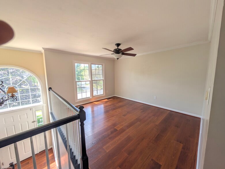 Building Photo - 212 Silver Stone Dr