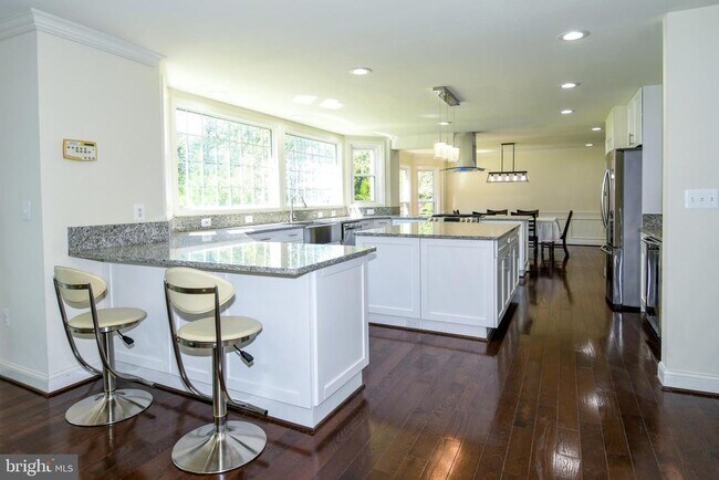 Building Photo - 8012 Wingate Dr
