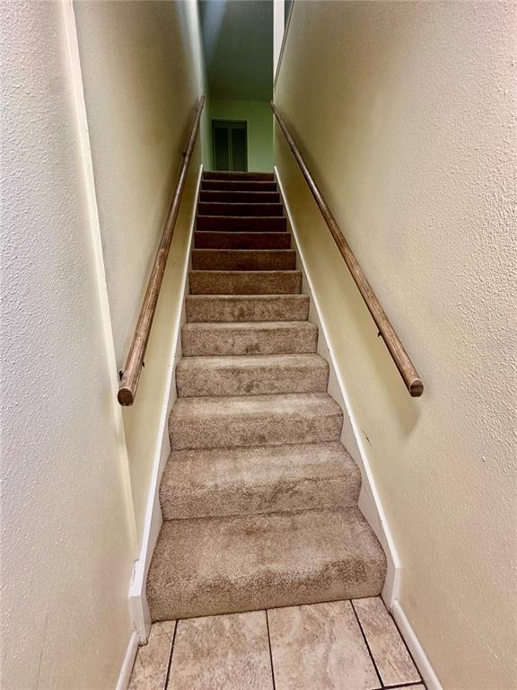 Building Photo - 630 Pavare Ct