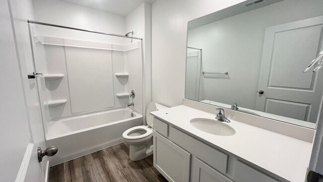 Building Photo - 3 Bedroom/2.5 Bathroom Townhouse in Magna